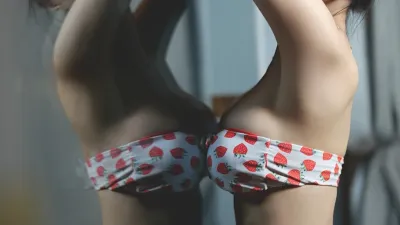 민한나 딸기 튜브탑 브라 봉긋 가슴