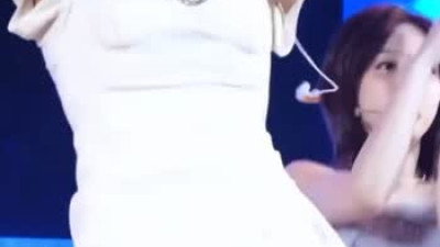 트와이스 쯔위 흰속바지 도끼