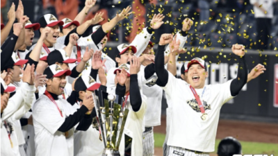 [2025년11월02일] “옵션 미충족→FA 재진입” 김현수, 우승 MVP 뒤 ‘잔류 의사’ 묻자… “FA는 제가 원한다고 되는 게 아니다”