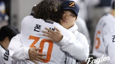 [2026년04월08일] “축하해 형” 미국에서 날아온 류현진 1500K 축하 메시지…폰세의 변치 않는 팬심이 또 울렸다