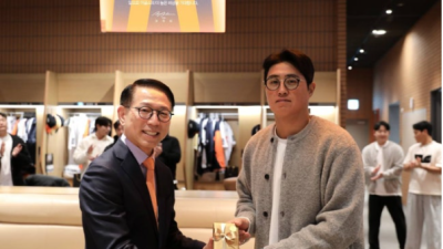 [2025년11월06일] 한화 김승연 회장, KS 준우승 팀에 ‘오렌지 신상폰 60대’ 선물… “내년 우승 디딤돌”