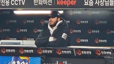 [2025년11월01일] “텅 빈 더그아웃, 폰세만 남았다” 준우승 밤의 뒷모습… 한화와 ‘마지막 안녕’ 시사?